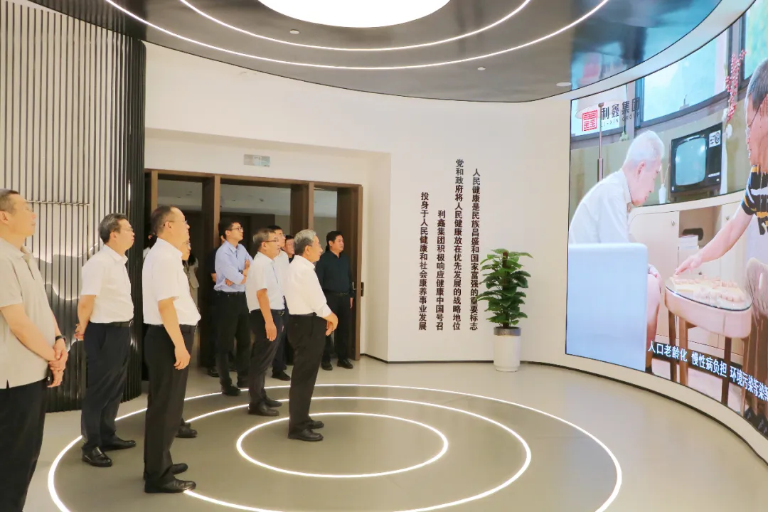 国家发展改革委社会发展司司长刘德春一行莅临河北利鑫集团调研